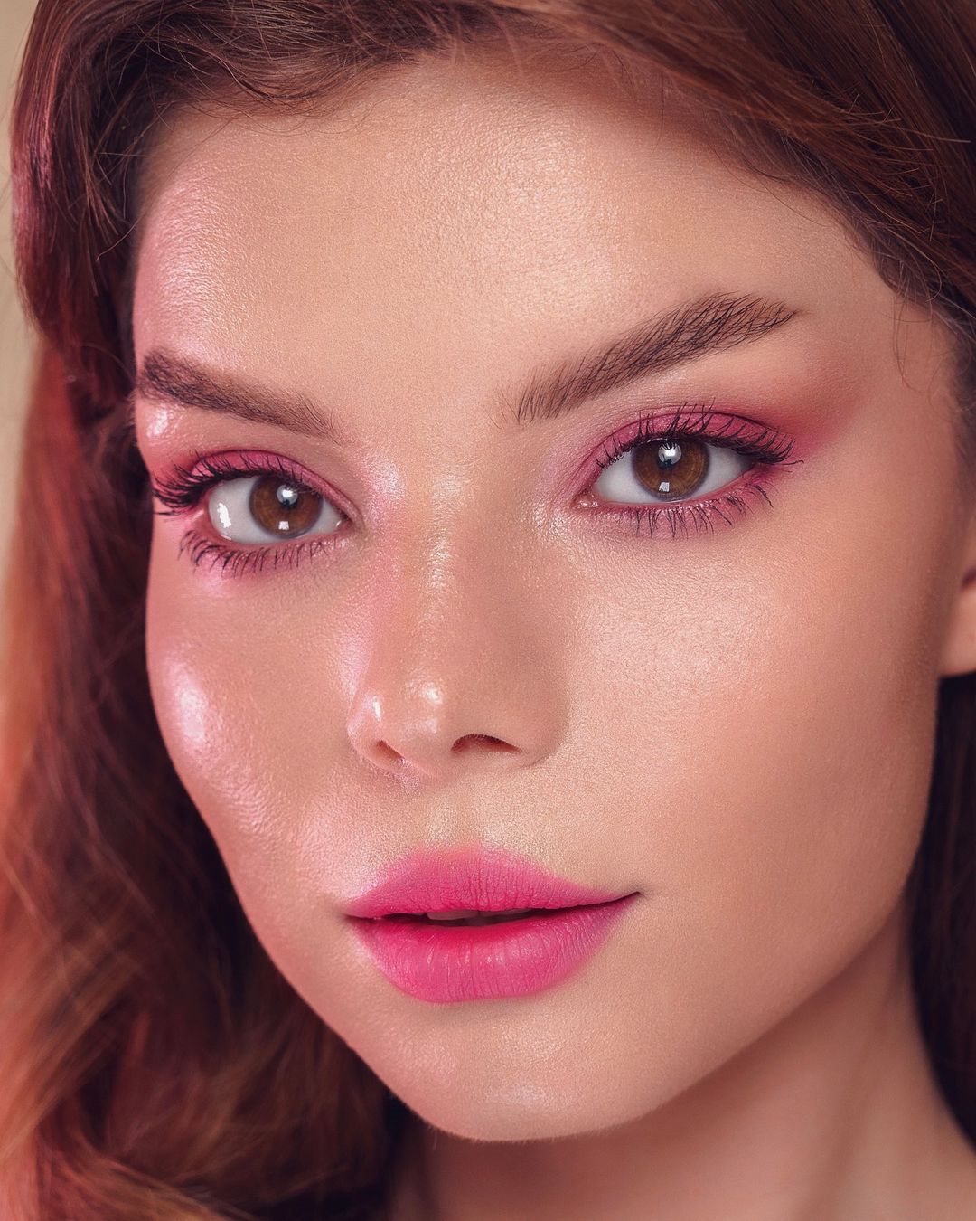 موضة مكياج المونوكروم : كيف تتحصلين على إطلالة موحدة أنيقة؟