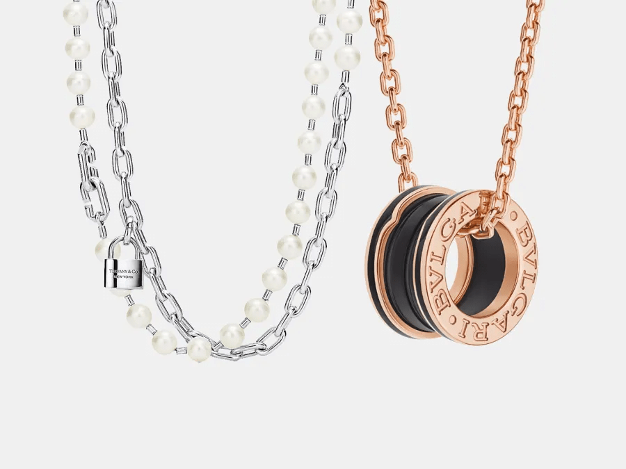 سلاسل الجنزير : أحدث تصاميم المجوهرات لموسم شتاء 2025