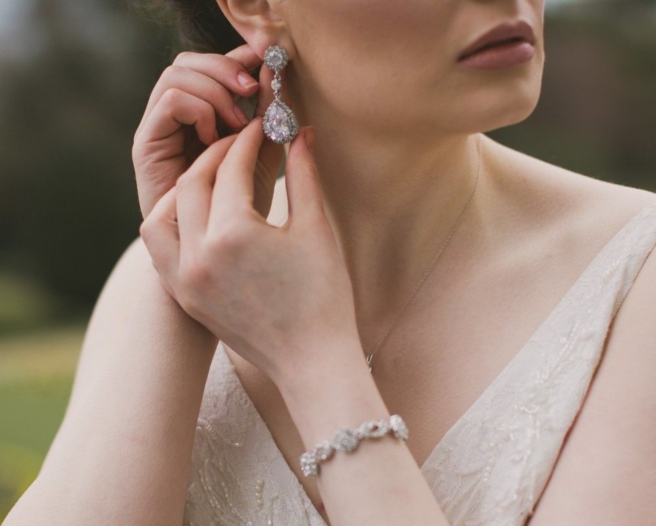 تصاميم أقراط العروس : نيقة تناسب مختلف أشكال الوجه