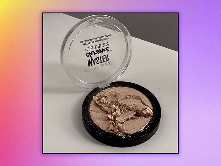 كيفية إصلاح المكياج البودرة المتكسر في 5 خطوات سهلة