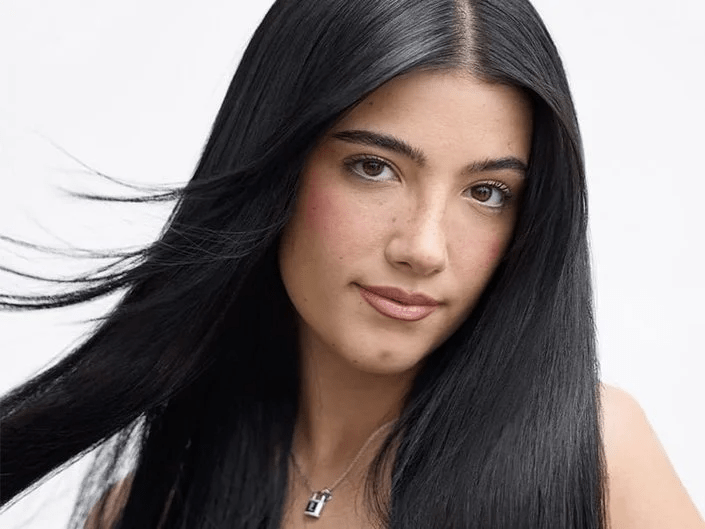 كيفية التحكم في الشعر المتطاير والمجعد