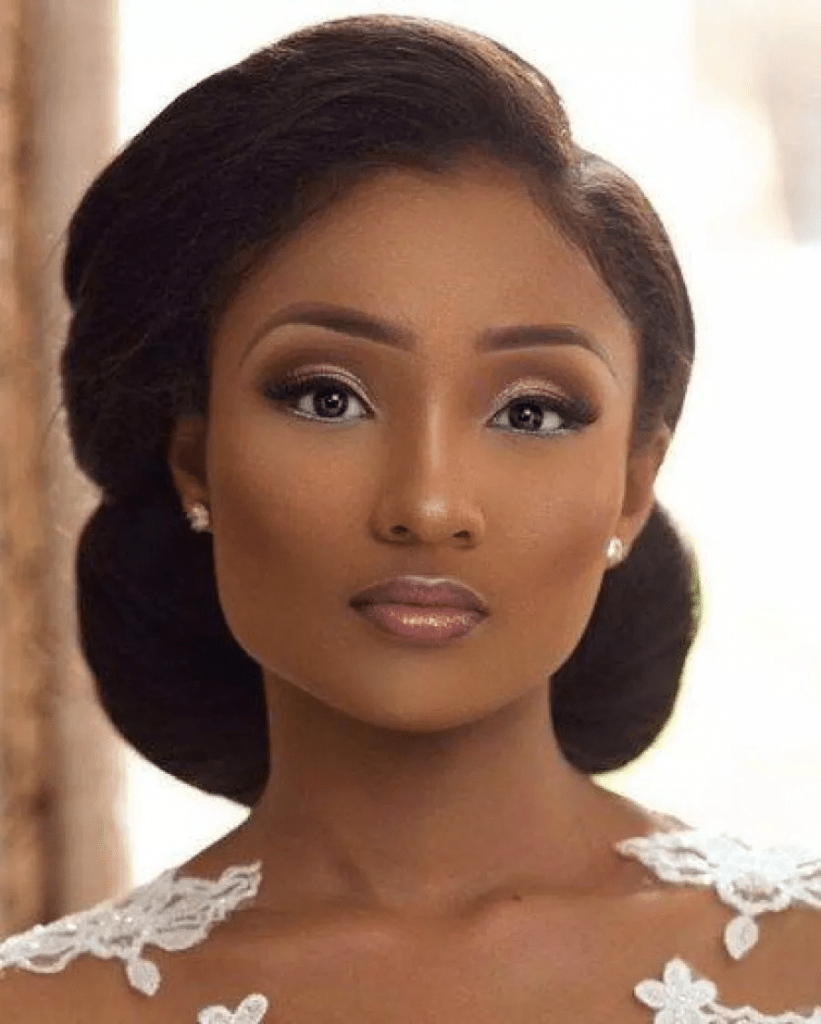 مكياج عرائس البشرة السمراء والحنطية لصيف 2025: الدفء والإشراقة