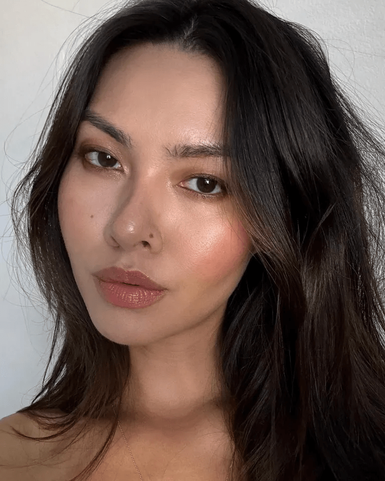 تعرفي إلى صيحة “توستي غلام”… اتجاه المكياج الأكثر جمالًا لصيف 2025!