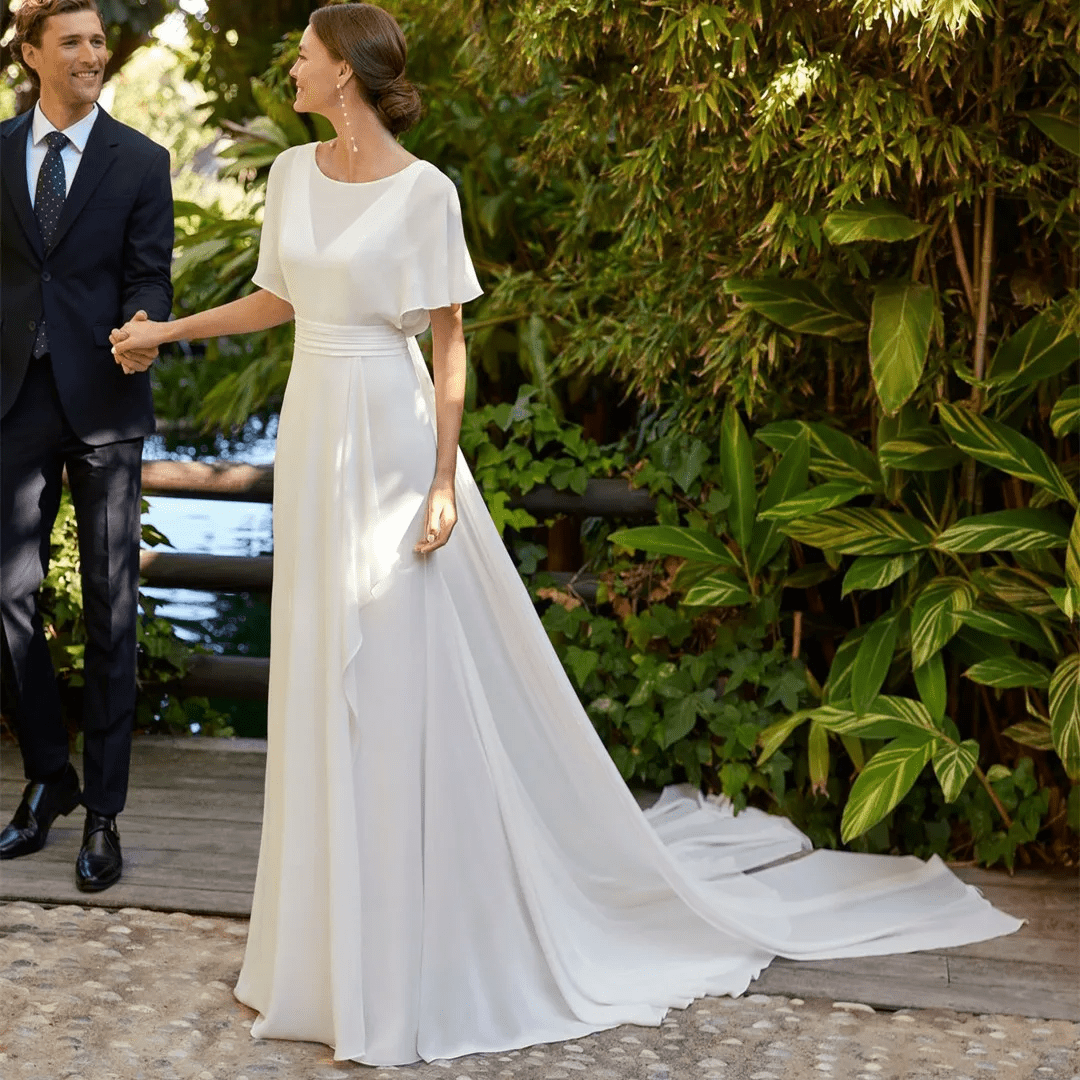 الفرق بين الفستان الأبيض والعاجي : أيهما يليق ببشرتك؟