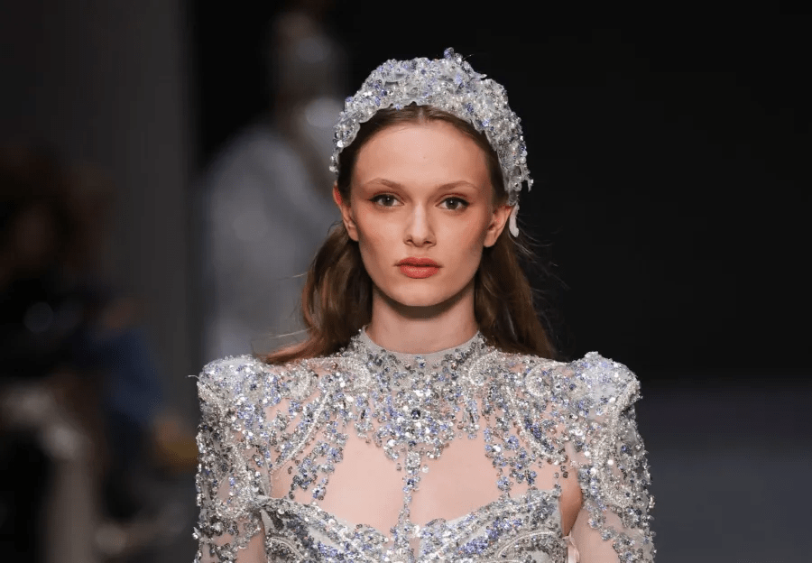 أكسسوارات شعر العروس 2026 : تصاميم عصرية تزين إطلالتك