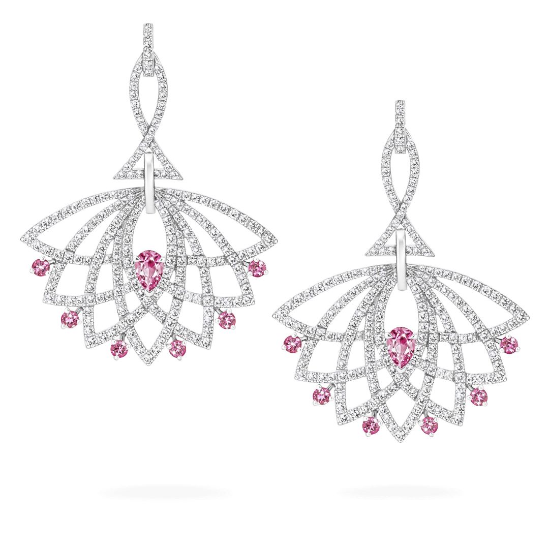 أقراط بتصاميم الورود