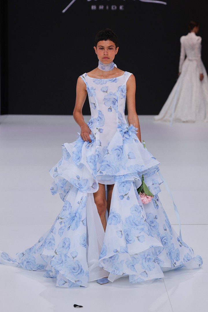 أغرب وأجمل فساتين الزفاف