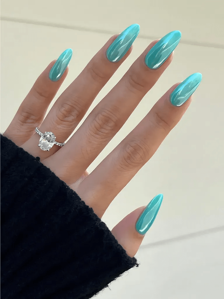 صيحة أظافر مياه المسبح تزيح المناكير اللبني هذا الصيف