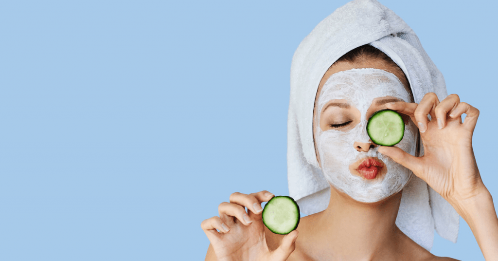 10 وصفات طبيعية بالخيار لتهدئة البشرة الملتهبة في الصيف