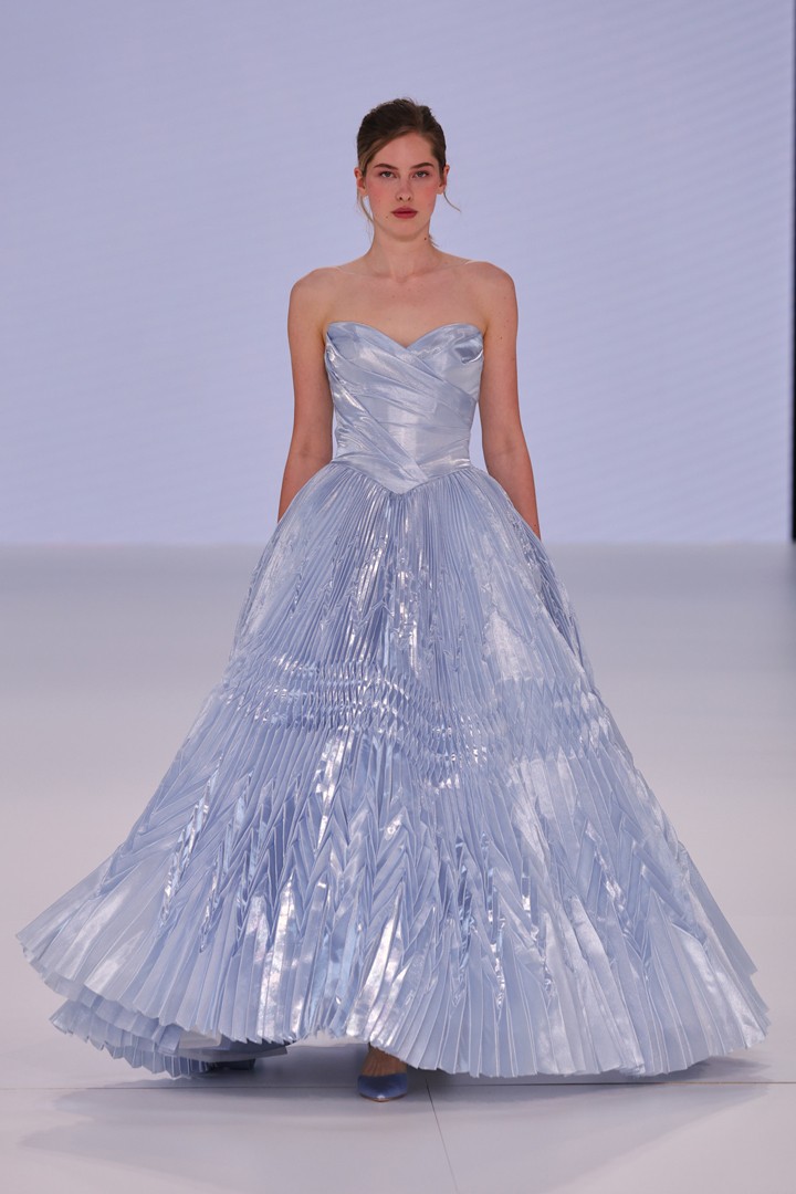 أغرب وأجمل فساتين الزفاف