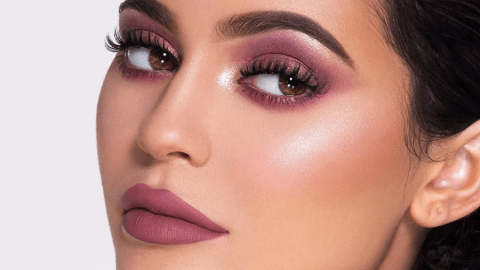 أفضل 10 ماسكارا للرموش مع التقدم في العمر