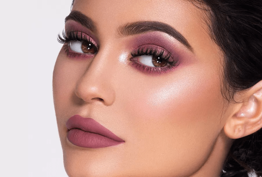 أفضل 10 ماسكارا للرموش مع التقدم في العمر