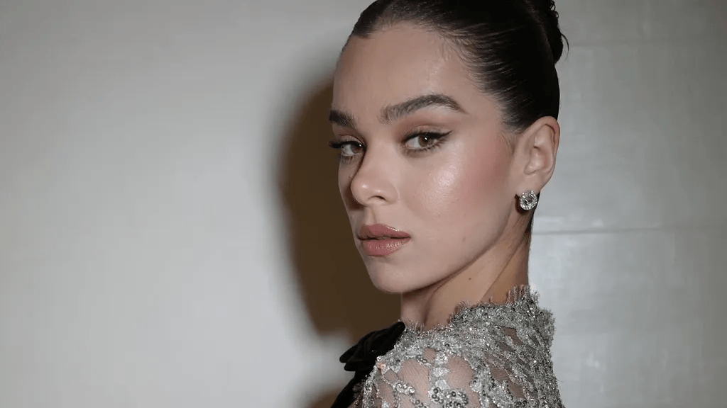 إطلالة هاييلي ستاينفيلد الناعمة هي الإلهام المثالي لكل عروس