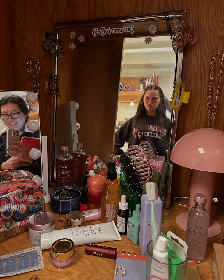 10 منتجات تجميل عليك اعتمادها هذا الصيف: من بلسم الشفاه الأيقوني إلى سيروم الصيدلية