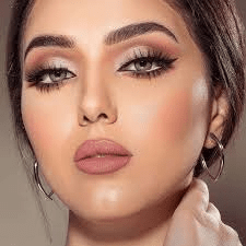 مثبت المكياج البخاخ أم البودرة؟ السر وراء ثبات إطلالتك الساحرة